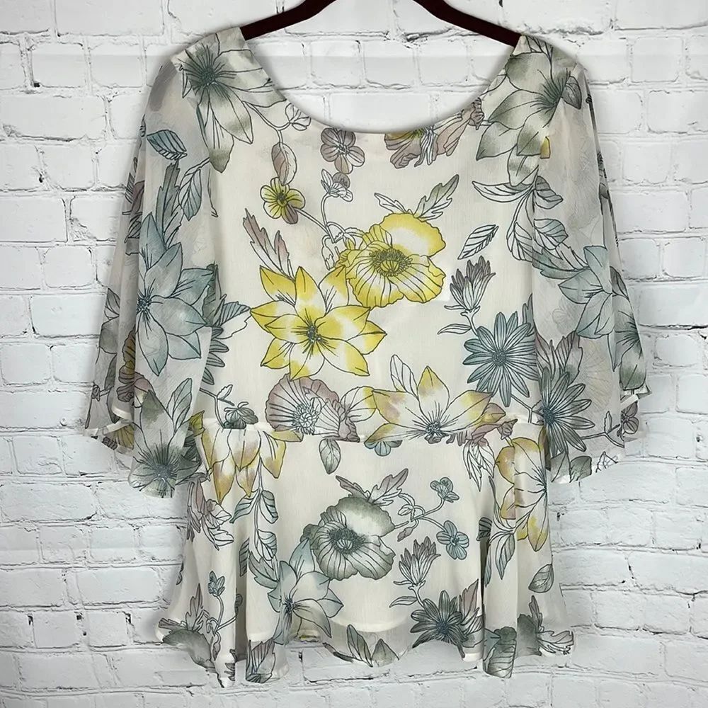 Cupcakes and Cashmere Keenan Floral Blouse Size Small
